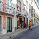 Comfortable Apartment In Bairro Alto By Lovelystay