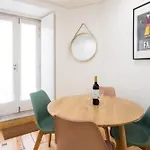Comfortable Apartment In Bairro Alto By Lovelystay